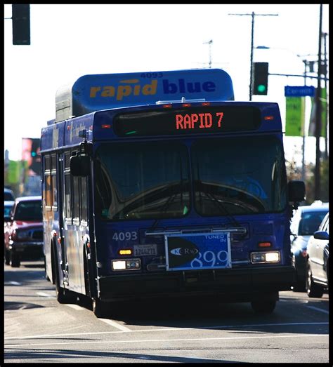 Big Blue Bus Rapid 7 .